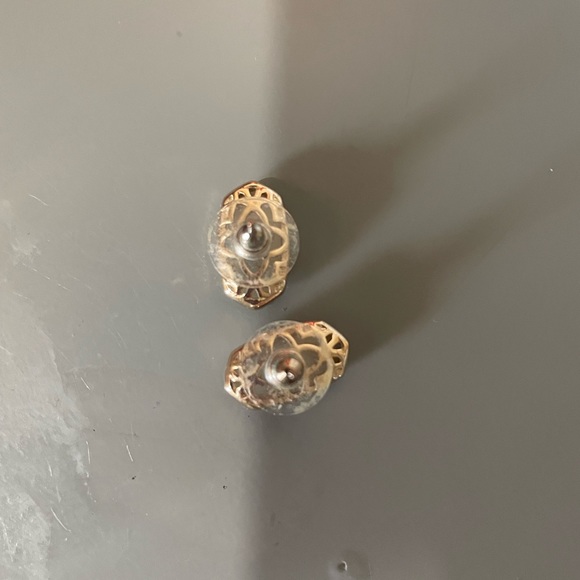 Kendra Scott Stud Earrings - Picture 1 of 2